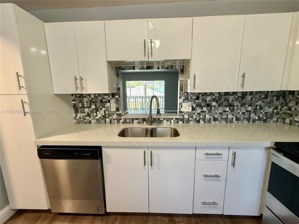 232 NE 12th Ave 201, Hallandale Beach FL 33009
