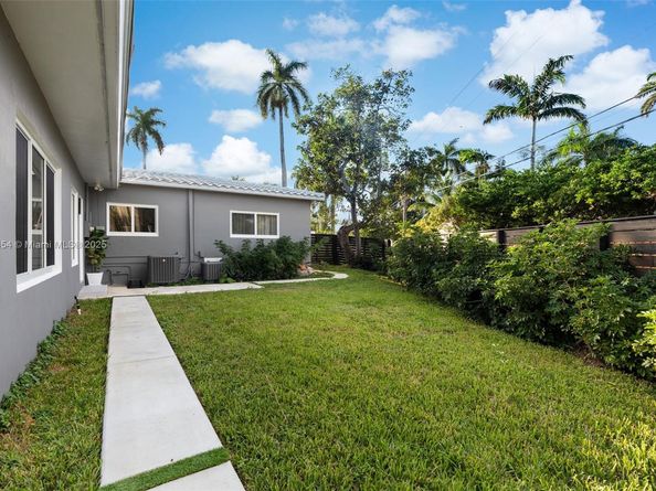1155 Tyler St, Hollywood FL 33019