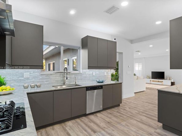 1155 Tyler St, Hollywood FL 33019