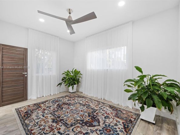 1155 Tyler St, Hollywood FL 33019