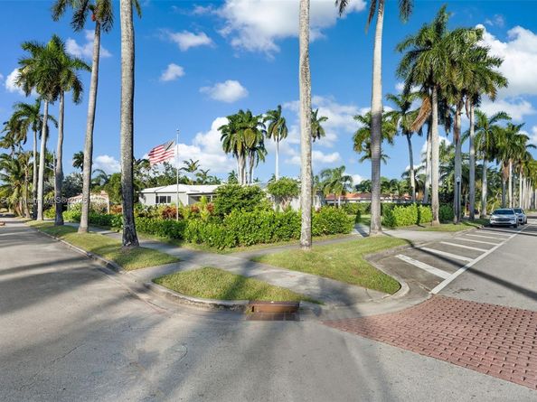 1155 Tyler St, Hollywood FL 33019