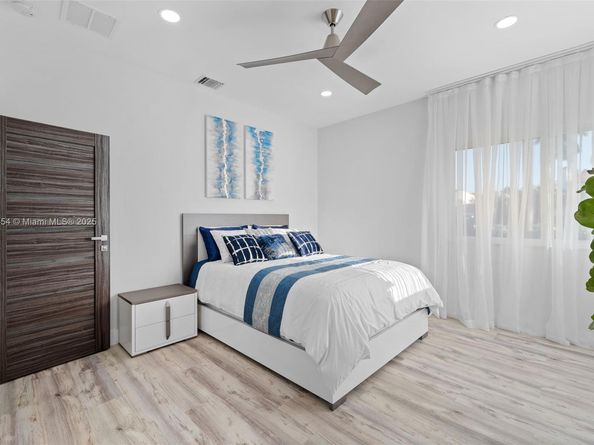 1155 Tyler St, Hollywood FL 33019