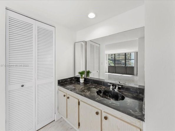 1925 Brickell Ave D610, Miami FL 33129