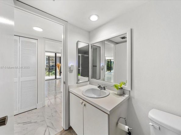 1925 Brickell Ave D610, Miami FL 33129