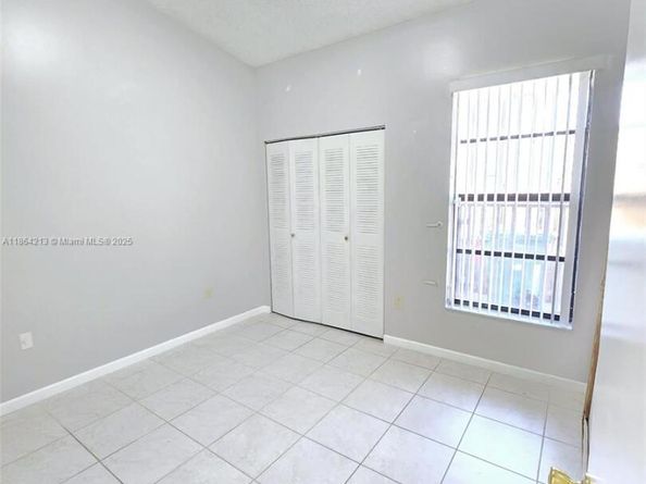 6708 NW 193rd Ter, Hialeah FL 33015