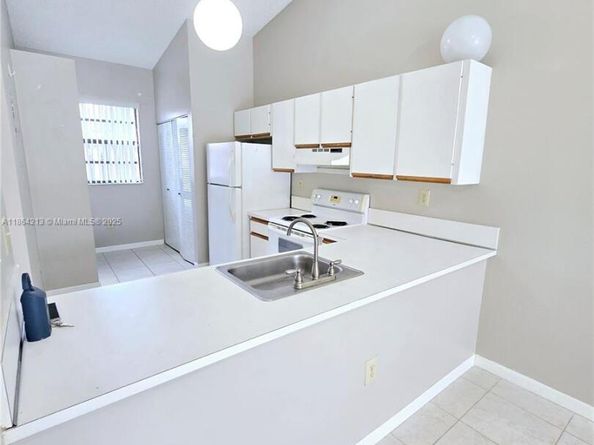 6708 NW 193rd Ter, Hialeah FL 33015