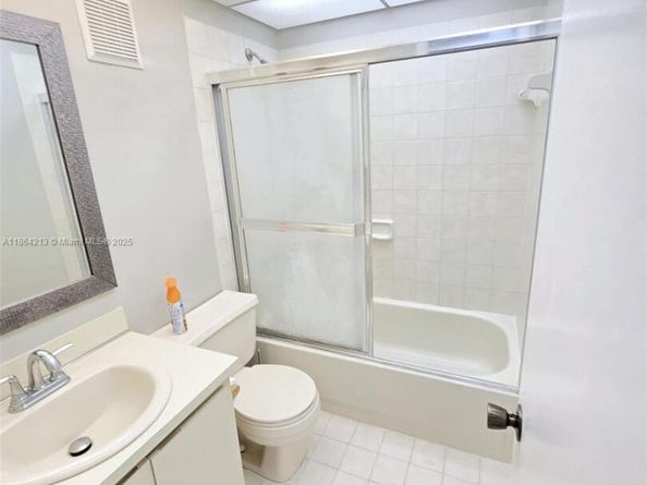 6708 NW 193rd Ter, Hialeah FL 33015