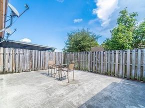 6708 NW 193rd Ter, Hialeah FL 33015