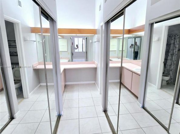 6708 NW 193rd Ter, Hialeah FL 33015
