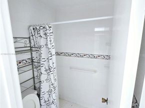 6708 NW 193rd Ter, Hialeah FL 33015