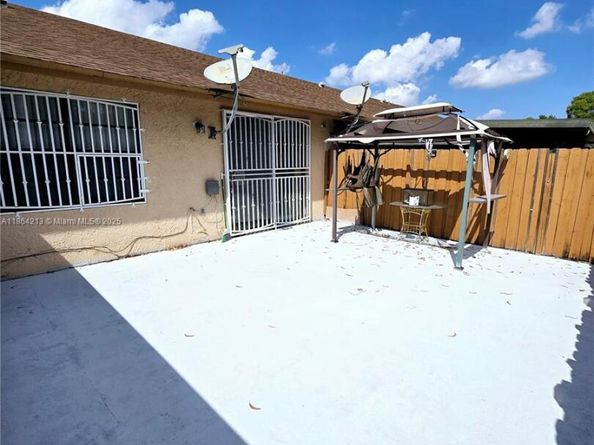6708 NW 193rd Ter, Hialeah FL 33015