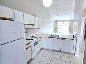 6708 NW 193rd Ter, Hialeah FL 33015