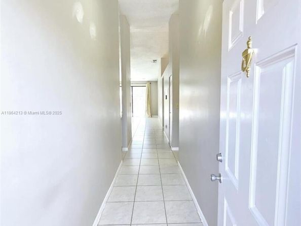 6708 NW 193rd Ter, Hialeah FL 33015