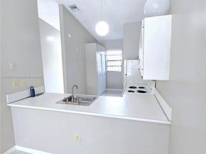 6708 NW 193rd Ter, Hialeah FL 33015