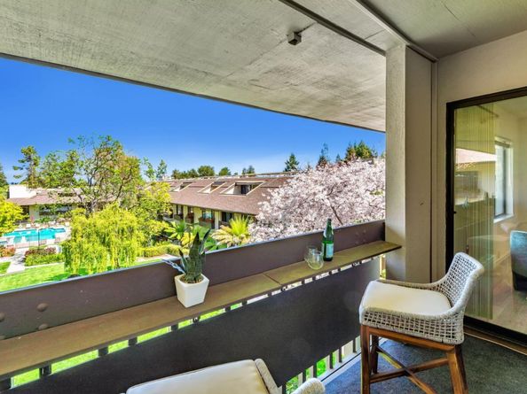 2140 Santa Cruz Avenue D207, Menlo Park CA 94025