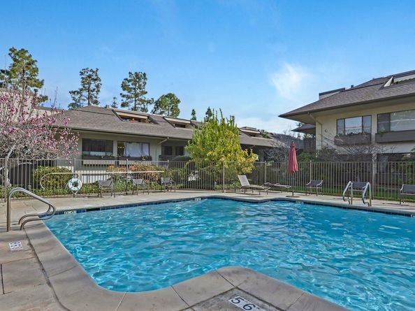 2140 Santa Cruz Avenue D207, Menlo Park CA 94025