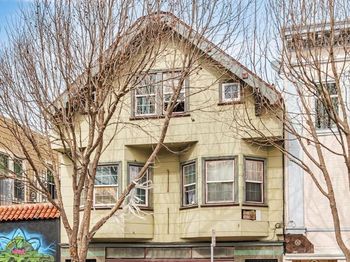 2924-2926 CESAR CHAVEZ Street