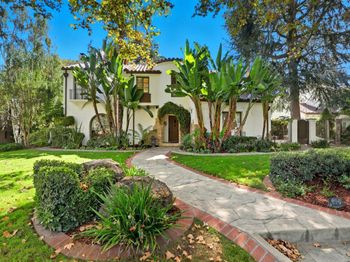 696 Margaret Street