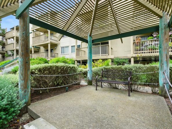 373 Half Moon Lane 108, Daly City CA 94015