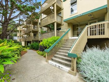373 Half Moon Lane