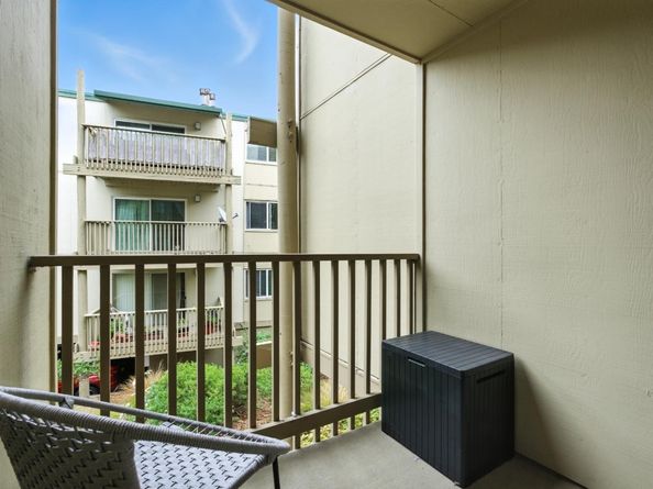 373 Half Moon Lane 108, Daly City CA 94015
