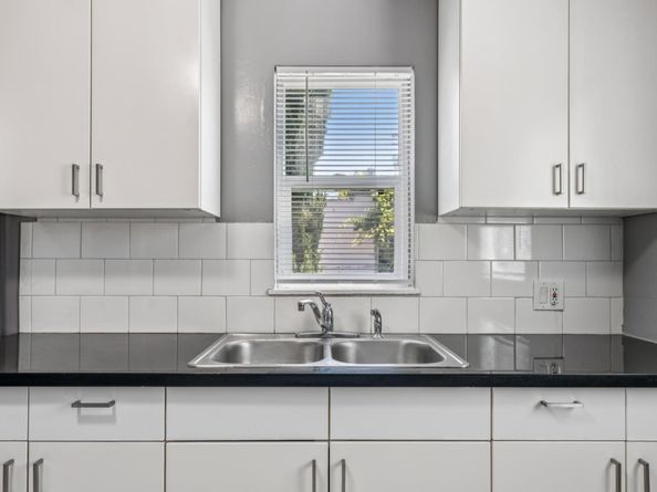 5664 Gaskill Street, Oakland CA 94608