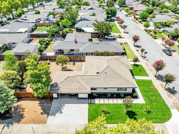 700 Eschenburg Drive, Gilroy CA 95020