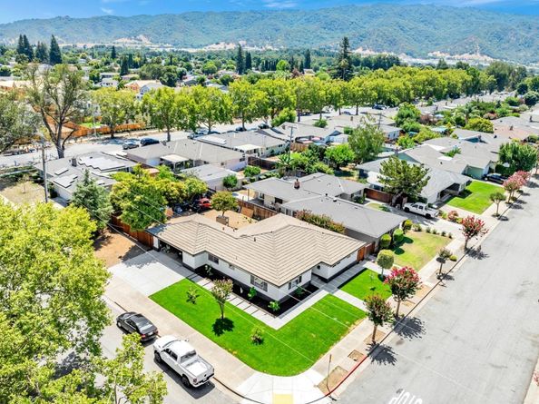 700 Eschenburg Drive, Gilroy CA 95020