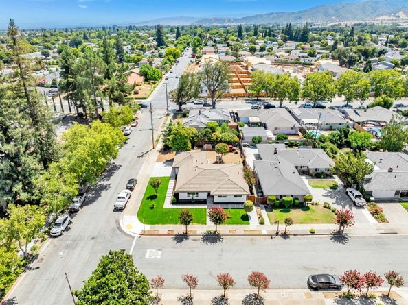 700 Eschenburg Drive, Gilroy CA 95020