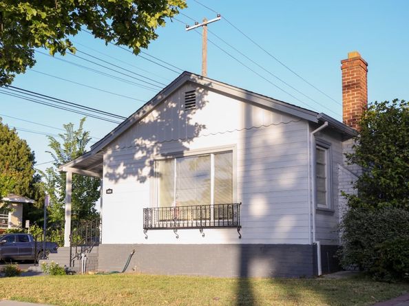 2570 Havenscourt Boulevard, Oakland CA 94605