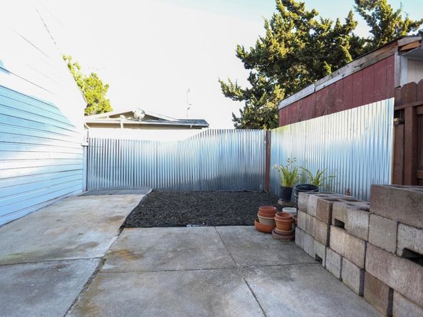 2570 Havenscourt Boulevard, Oakland CA 94605