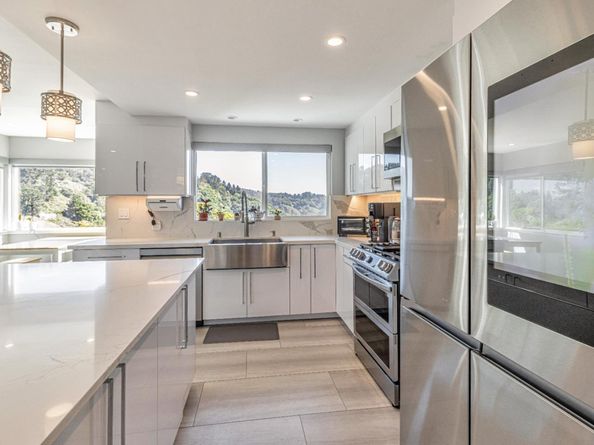 11550 Skyline Boulevard, Oakland CA 94619