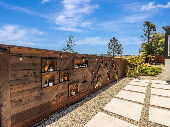 11550 Skyline Boulevard, Oakland CA 94619