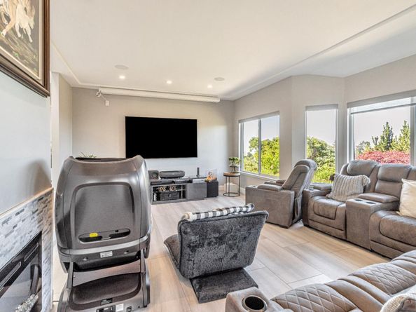 11550 Skyline Boulevard, Oakland CA 94619