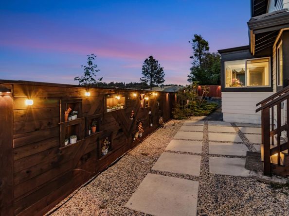 11550 Skyline Boulevard, Oakland CA 94619