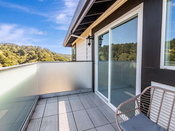 11550 Skyline Boulevard, Oakland CA 94619