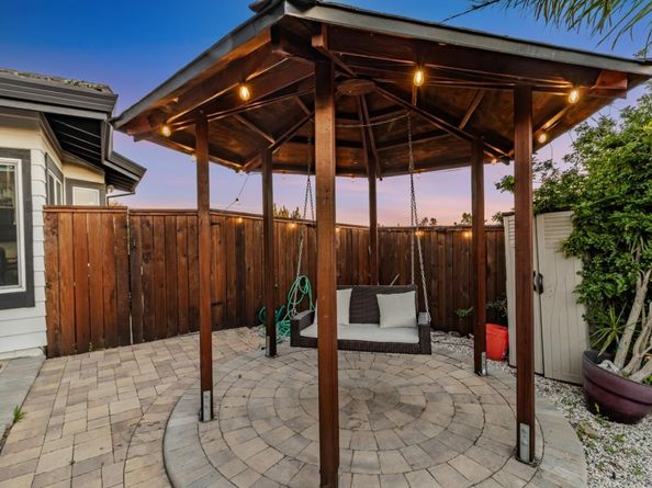 11550 Skyline Boulevard, Oakland CA 94619