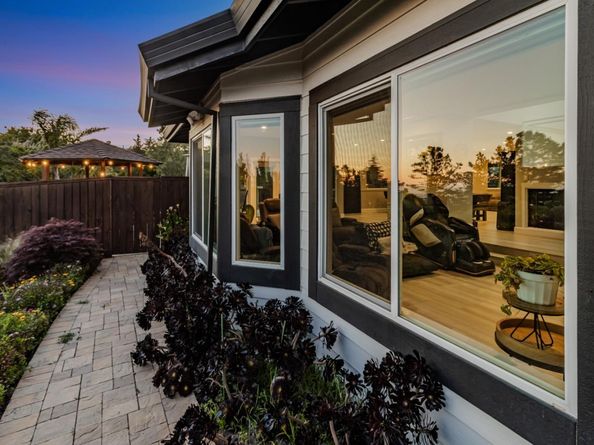 11550 Skyline Boulevard, Oakland CA 94619