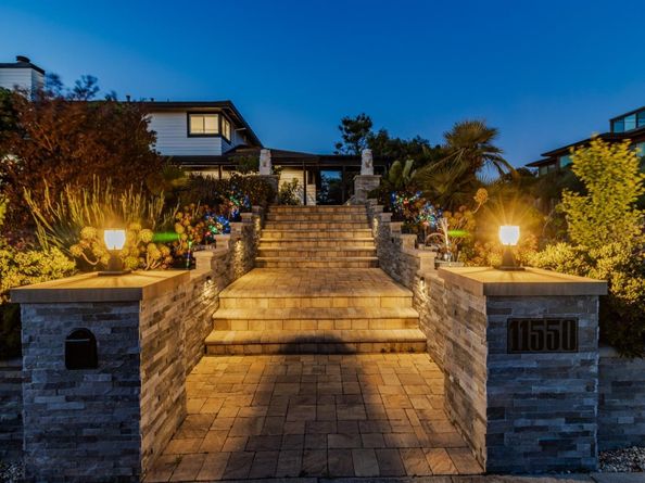 11550 Skyline Boulevard, Oakland CA 94619