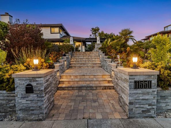 11550 Skyline Boulevard, Oakland CA 94619