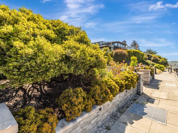 11550 Skyline Boulevard, Oakland CA 94619