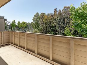 1033 Crestview Drive 308, Mountain View CA 94040