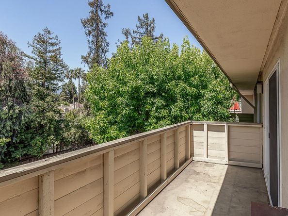 1033 Crestview Drive 308, Mountain View CA 94040