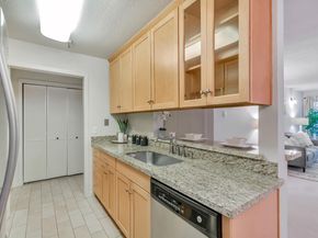 295 Lenox Avenue 203, Oakland CA 94610