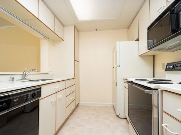 1 Baldwin Avenue 221, San Mateo CA 94401