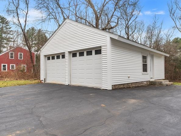 127 Old Millville Rd, Uxbridge MA 01569