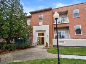 100 Parks St 32, Duxbury MA 02332