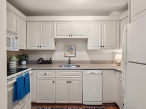 100 Parks St 32, Duxbury MA 02332