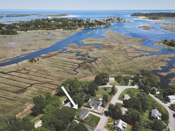 24 Island Park Rd, Ipswich MA 01938