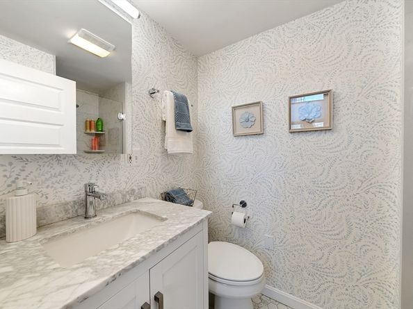 9 Hancock St 5, Boston MA 02114